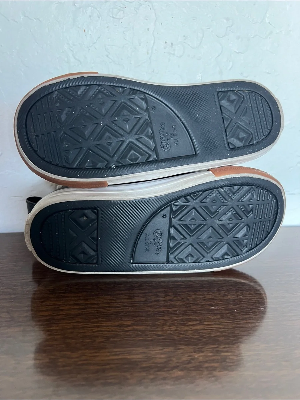Converse 2V OX Chuck Taylor Kids Black Leather Sneakers /Velcro Size Boy 1